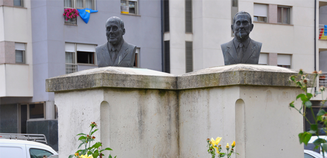 Escultura Ramn y Jess Martnez