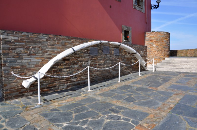Monumento ballenero - Puerto de Vega