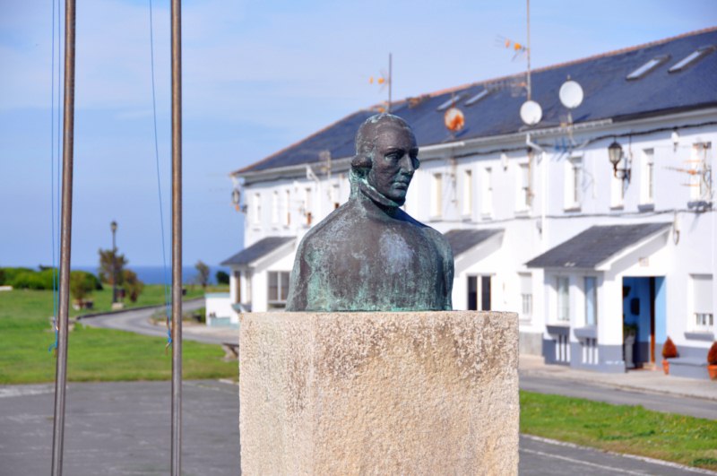 Monumento a Jovellanos - Puerto de Vega