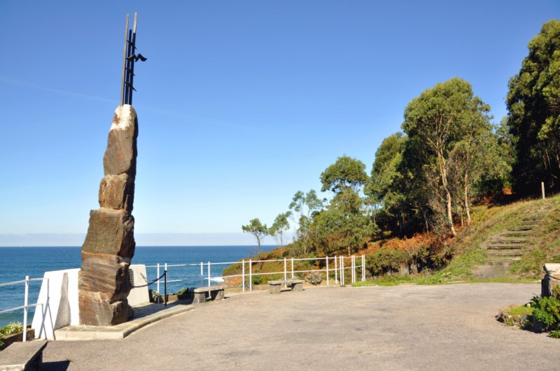 Monumento al Inmigrante - Monolito